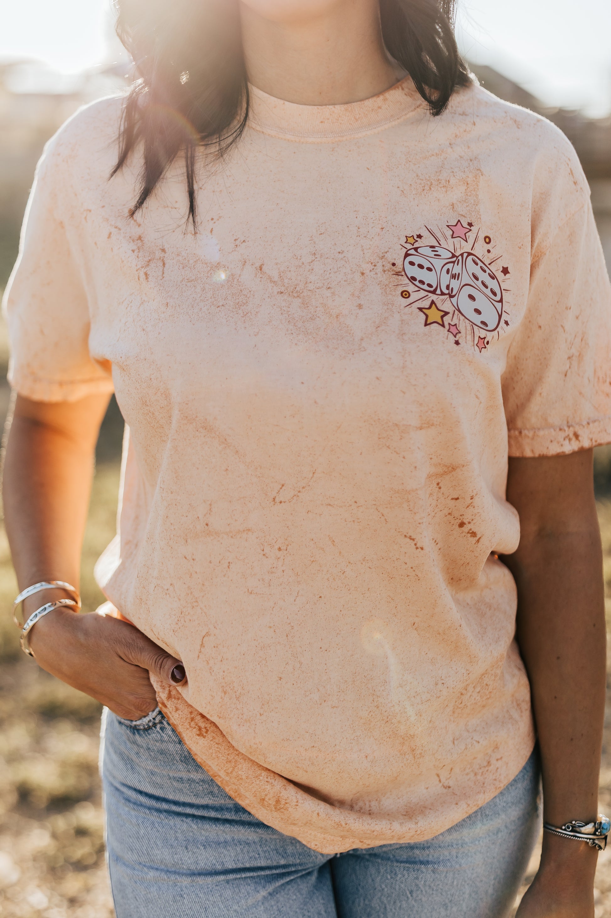 FEELING LUCKY ACID WASH TEE