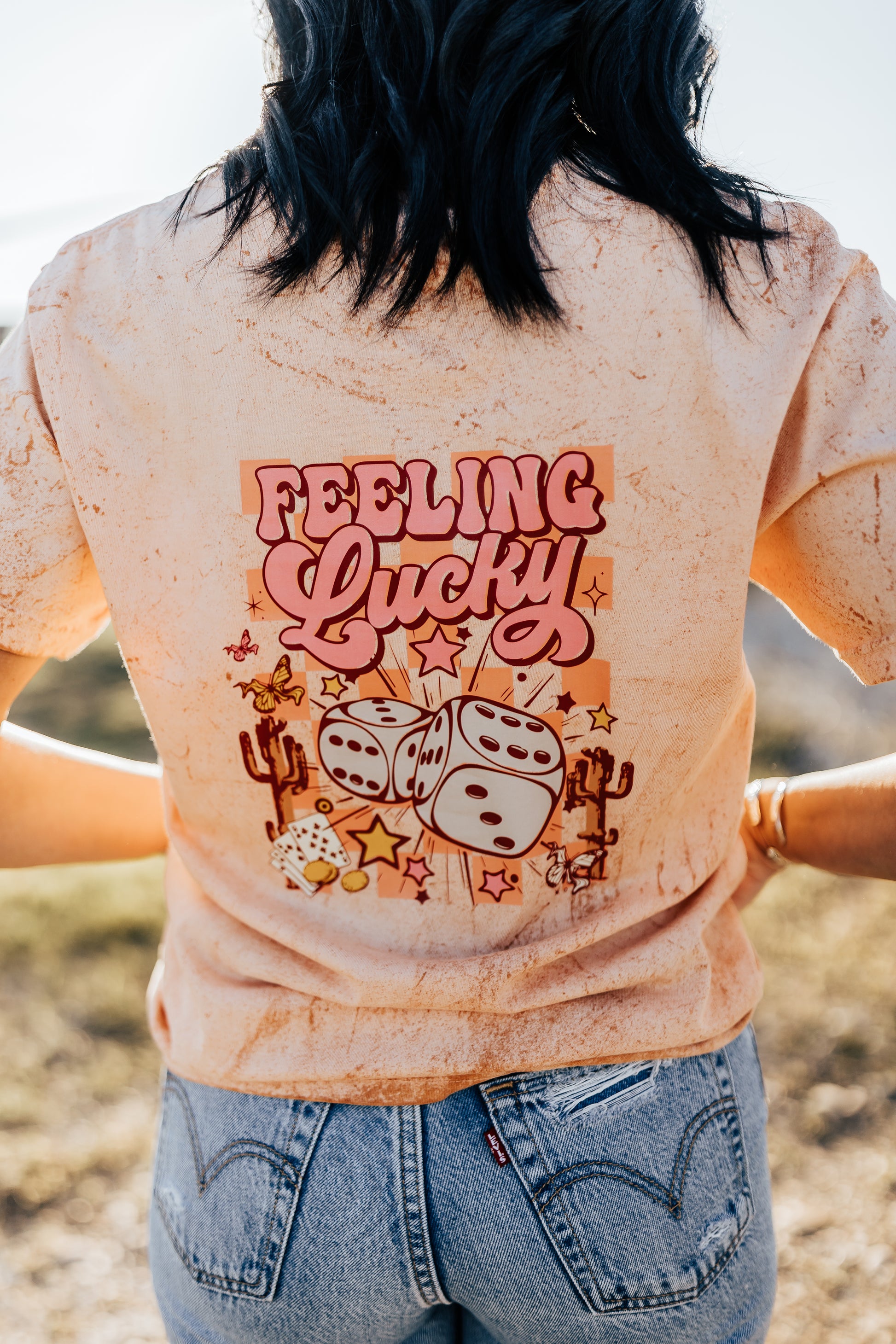 FEELING LUCKY ACID WASH TEE