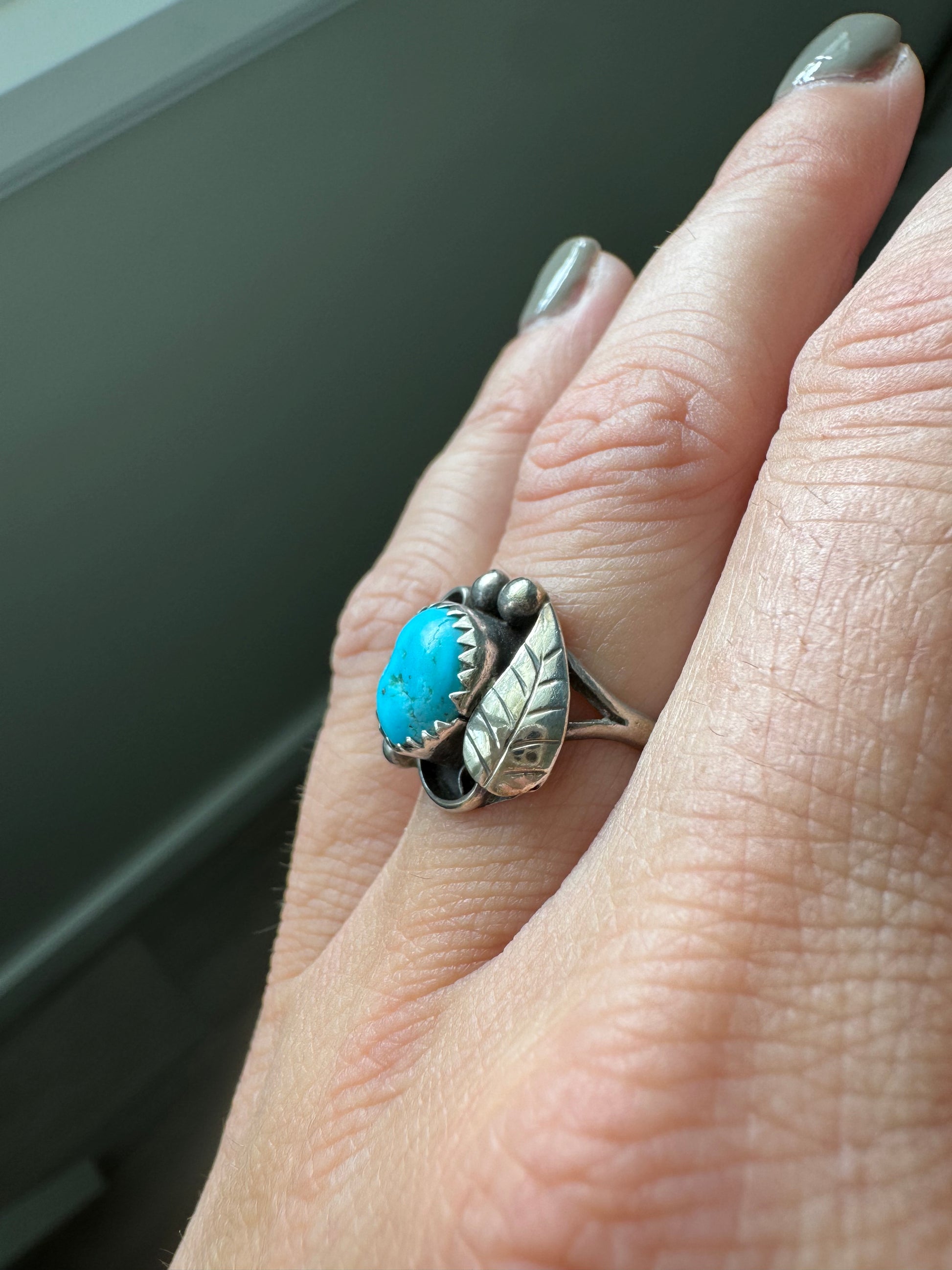 VINTAGE STERLING TURQUOISE RING SIZE 4.5