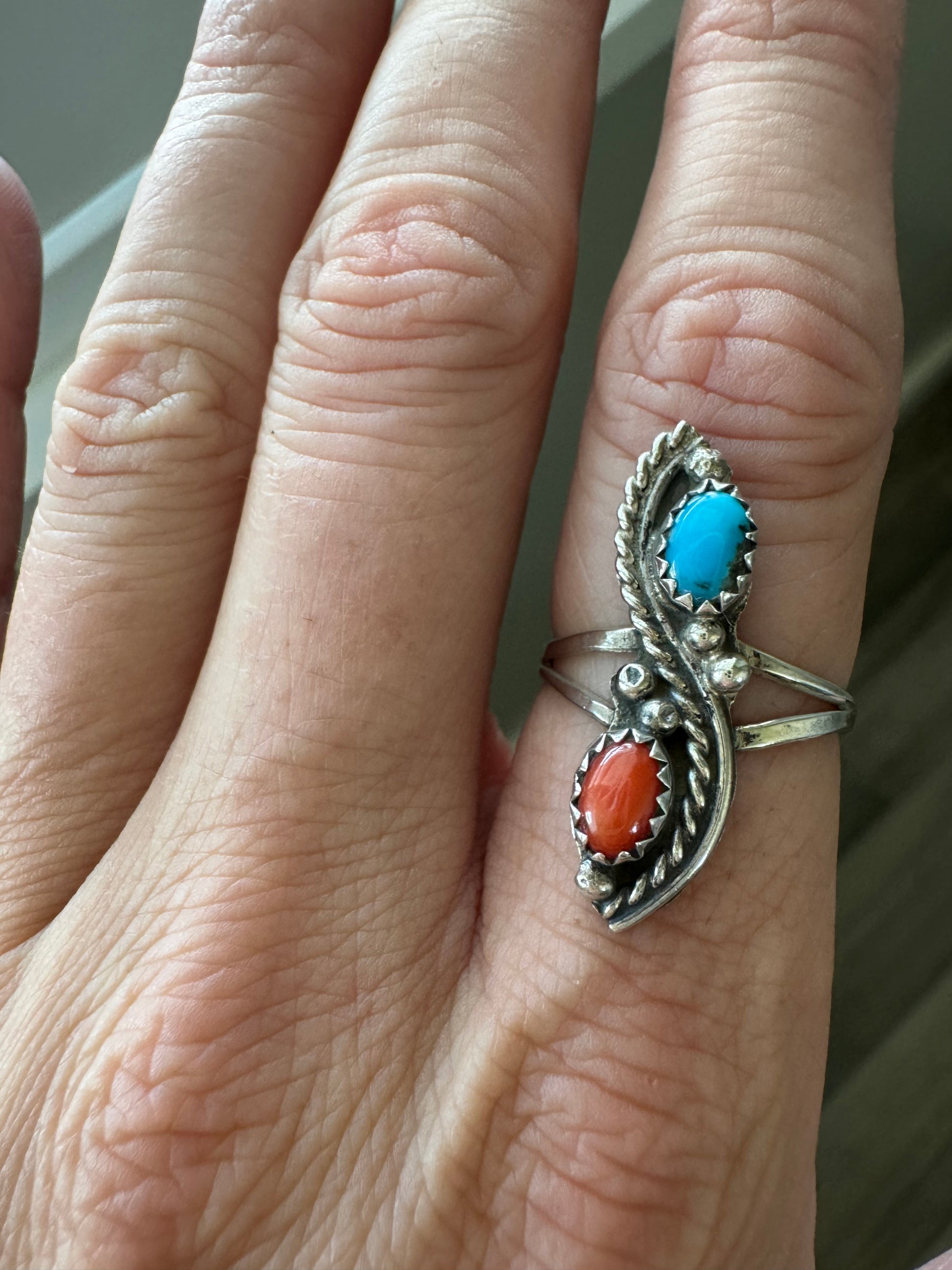 VINTAGE STERLING TURQUOISE & CORAL RING SIZE 6.5